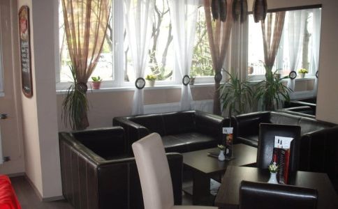 Moniq Café  & Bar