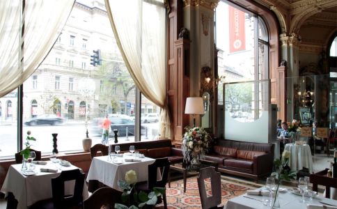 Salon Restaurant