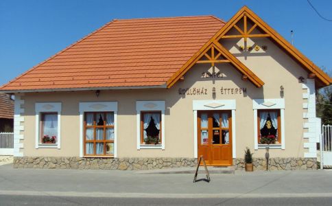 Pompos Pizzéria és Söröző