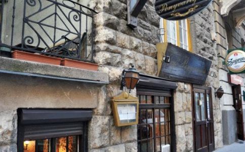 Café Ponyvaregény