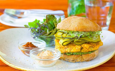 Különjárat- nyers és vegán bisztró