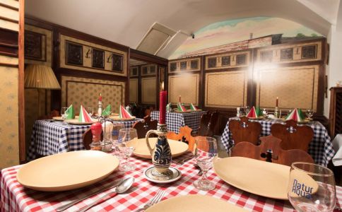 Hungaro Taverna