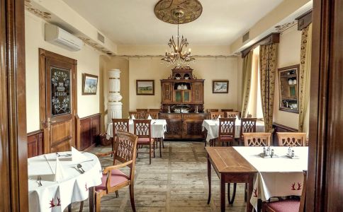 Oroszlános Borhotel és Étterem