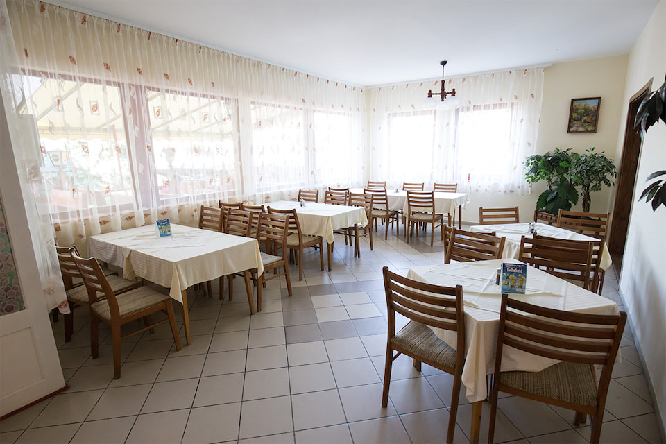 Benevár étterem Etterem Hu