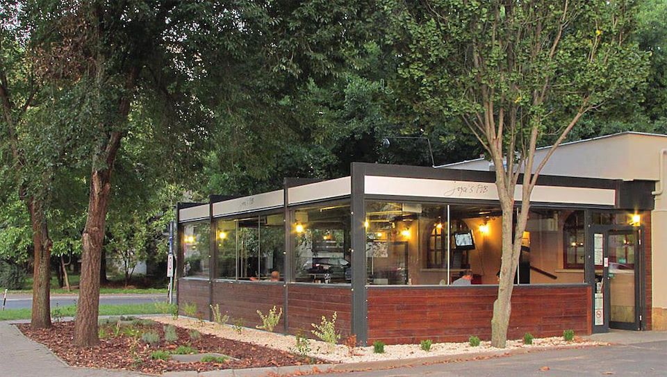 M - Korner Pub – Kocsma (Debrecen)