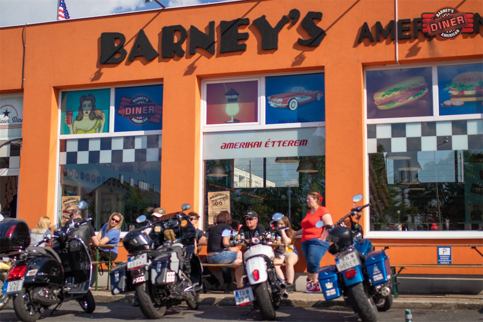 Barney's American Diner Győr – Amerikai étterem (Gyor)